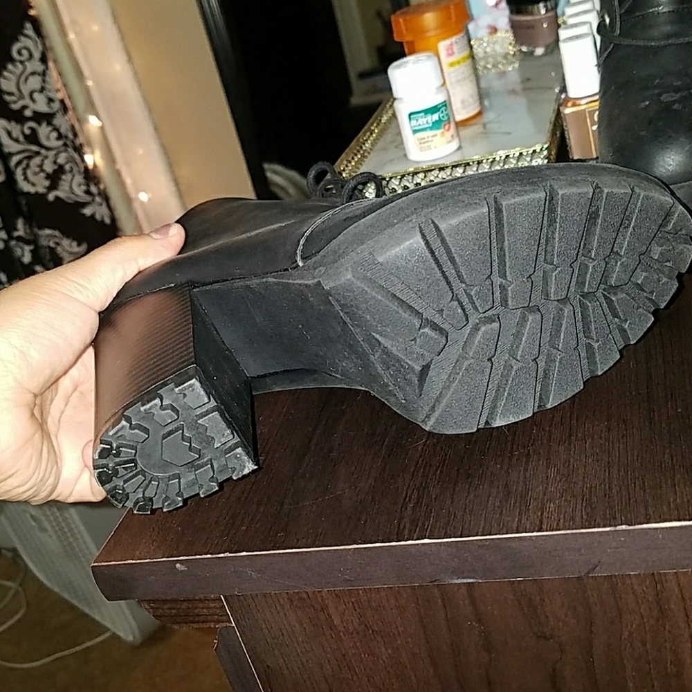 Gorgeous heeled boots - Picture 3 of 3